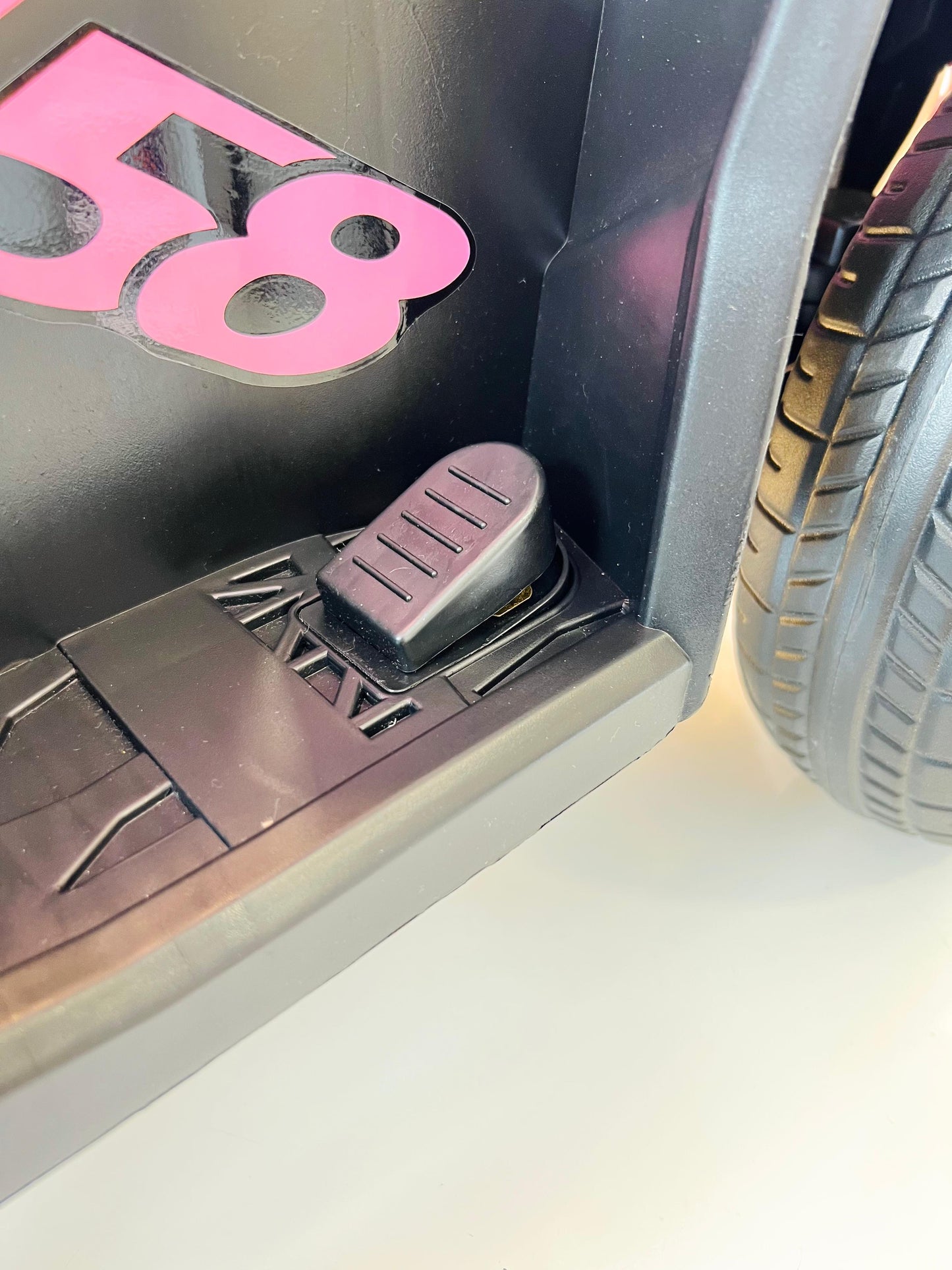 CUATRIMOTO ELÉCTRICA INFANTIL CON CONTROL REMOTO