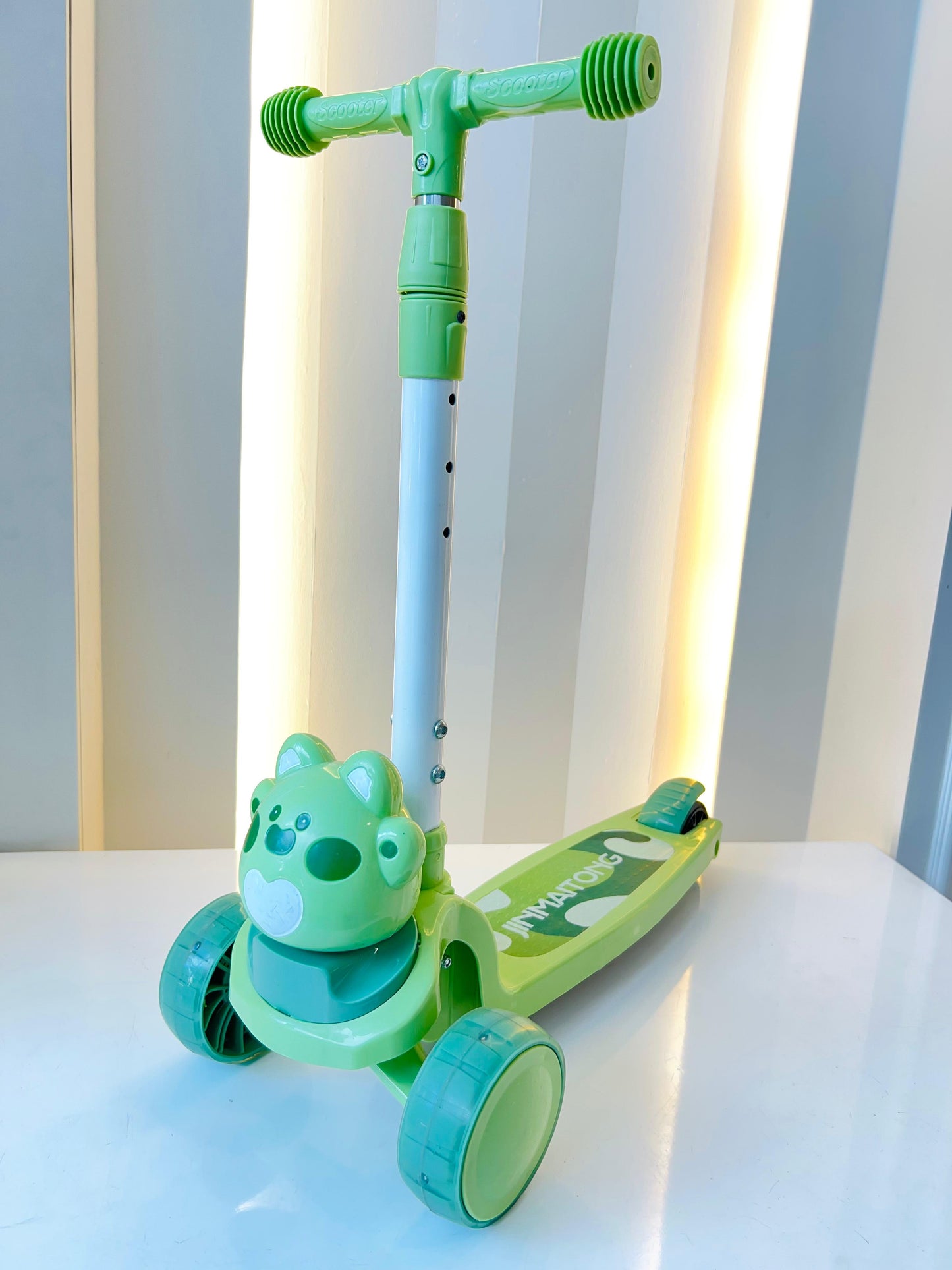 MONOPATÍN INFANTIL CON LUCES Y MÚSICA