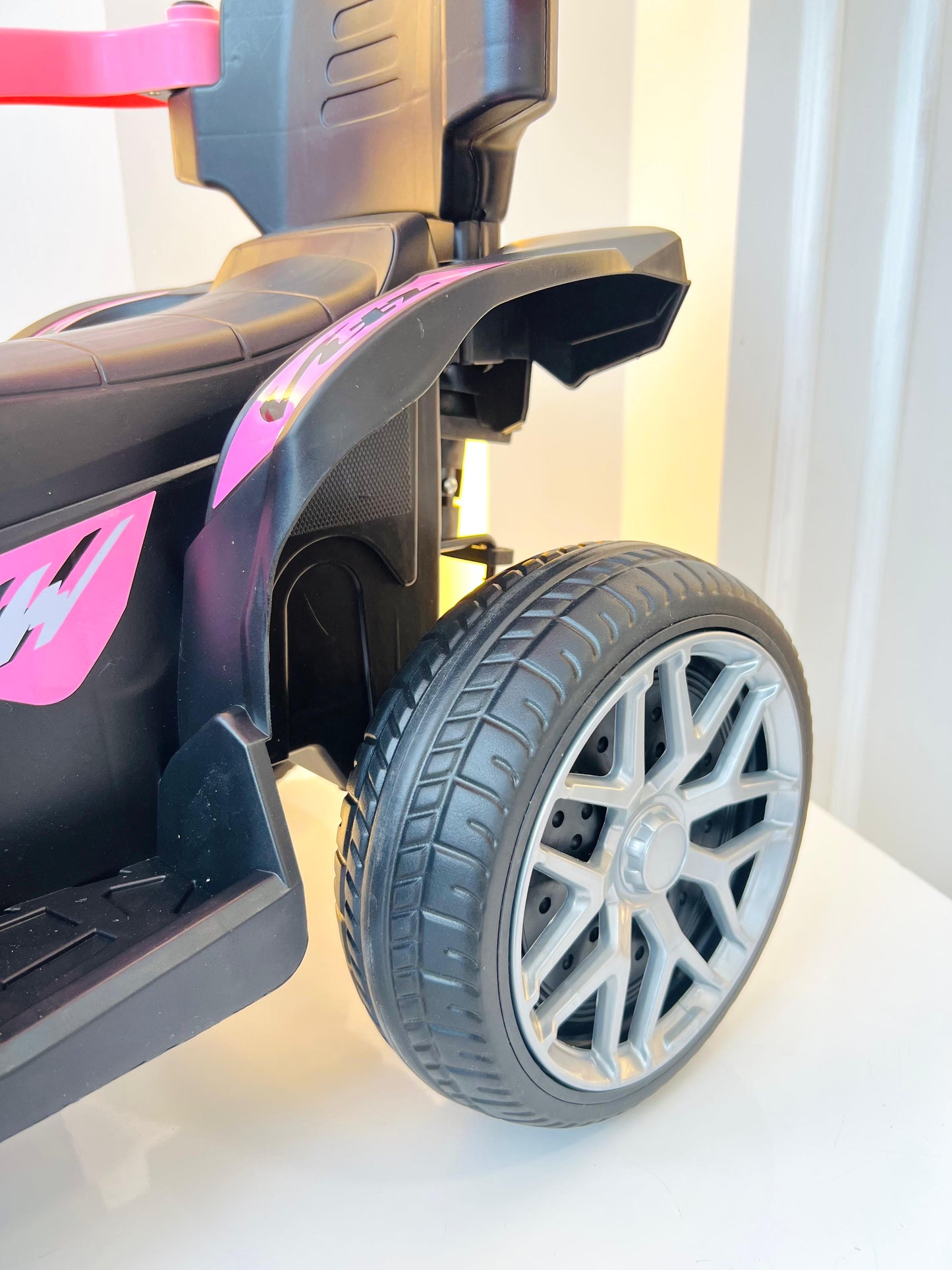 CUATRIMOTO ELÉCTRICA INFANTIL CON CONTROL REMOTO