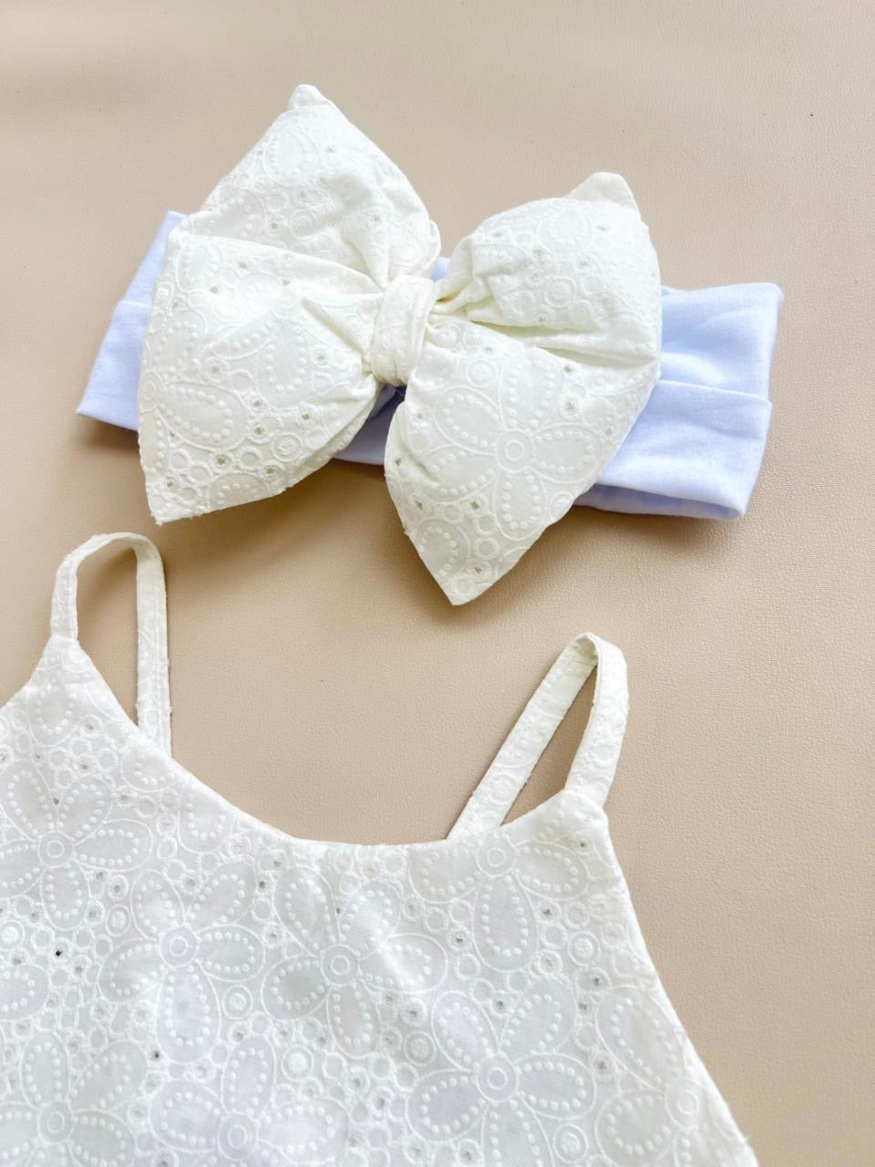 ASOLEADOR BLANCO TEXTURA CON CINTILLO