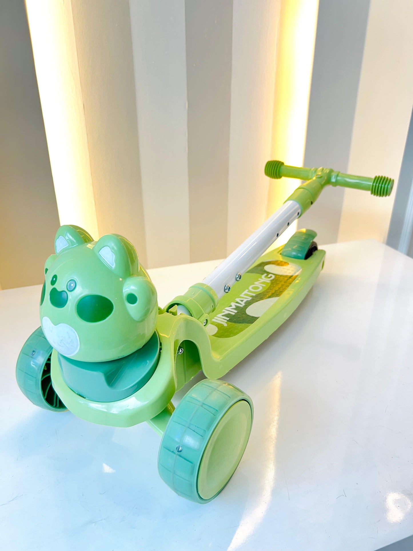 MONOPATÍN INFANTIL CON LUCES Y MÚSICA