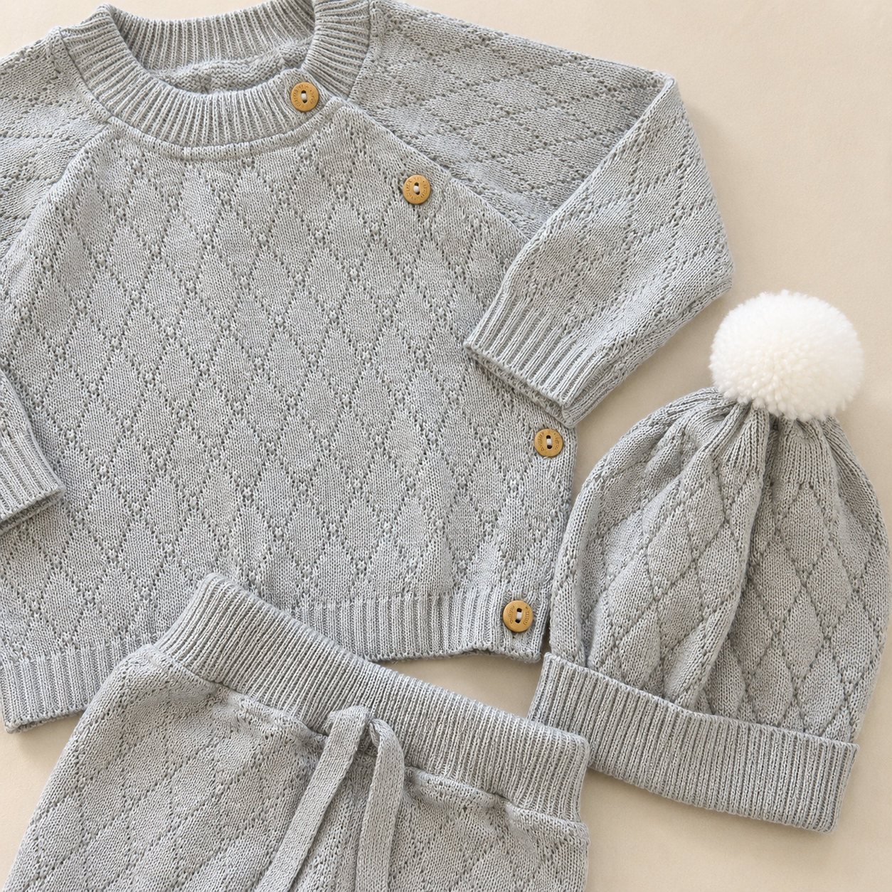 ⚪️ Conjunto Tejido Premium Bebé 6 Piezas – Ref. Valentín Gris |