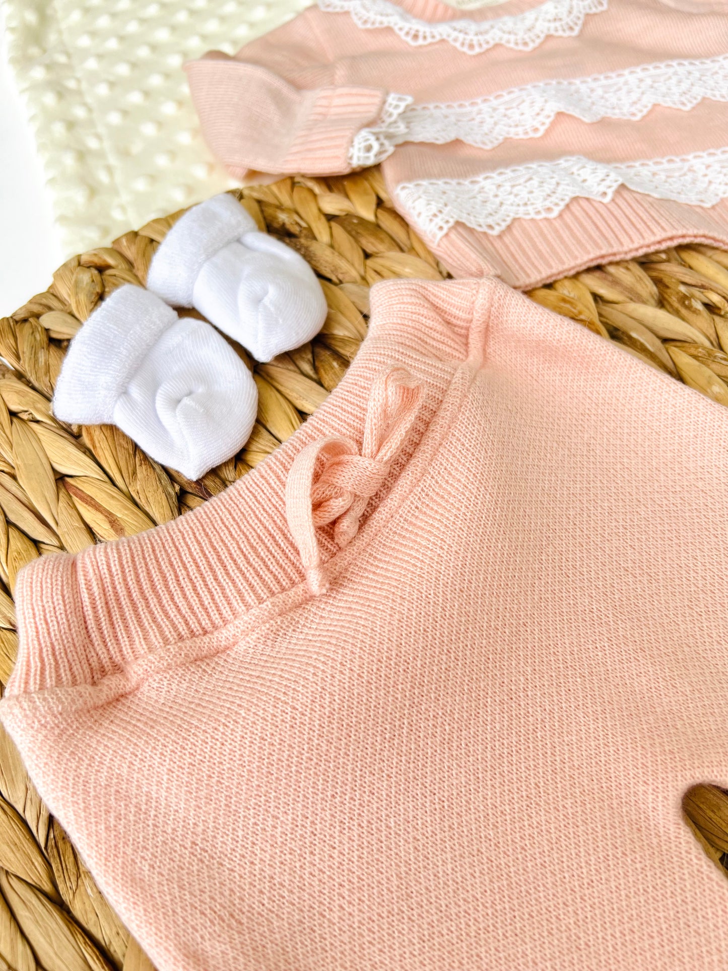 SET TEJIDO JUANITA PUPPET - COLOR ROSA SALMON