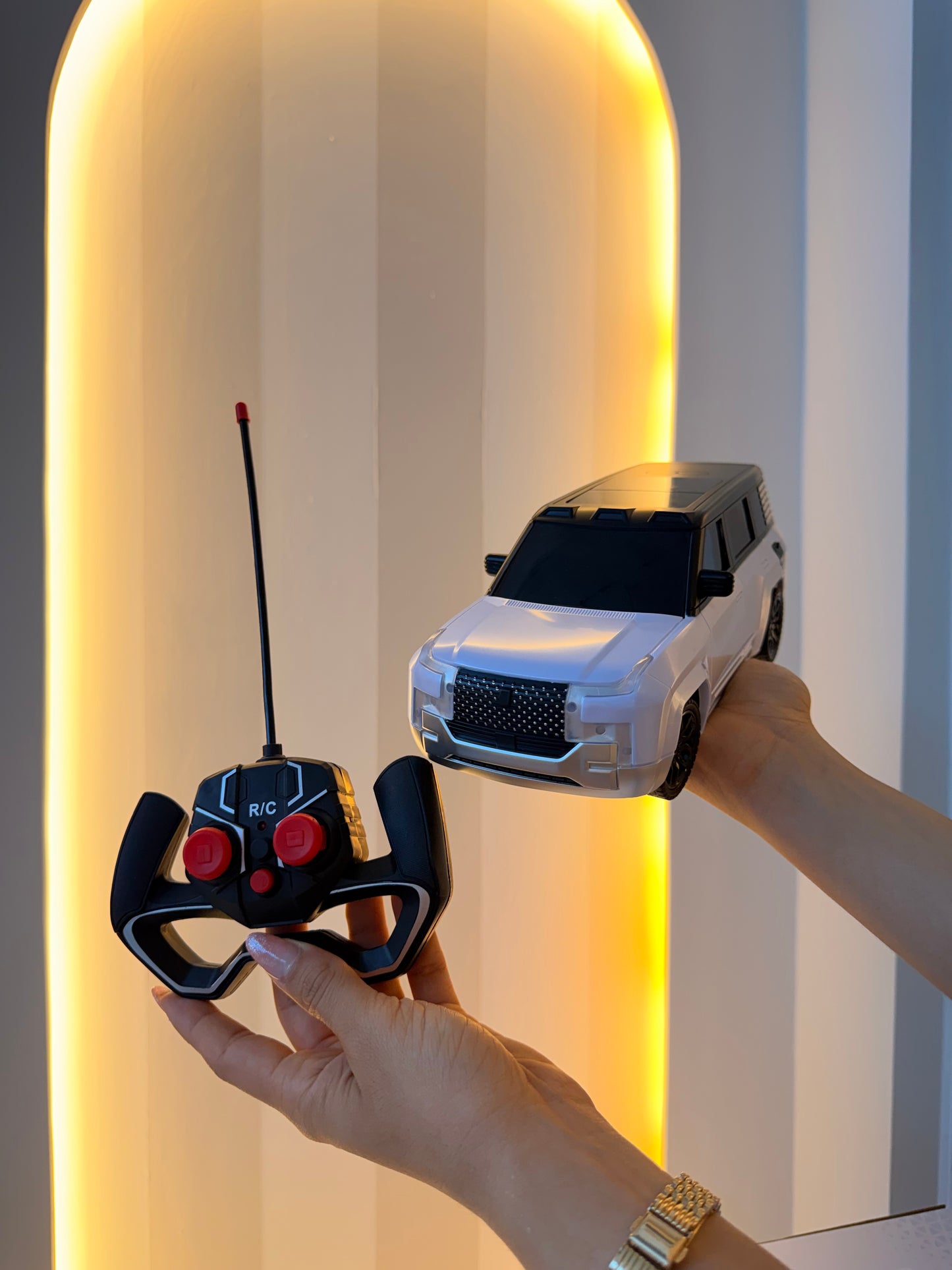 CAMIONETA INFANTIL A CONTROL REMOTO BLANCO