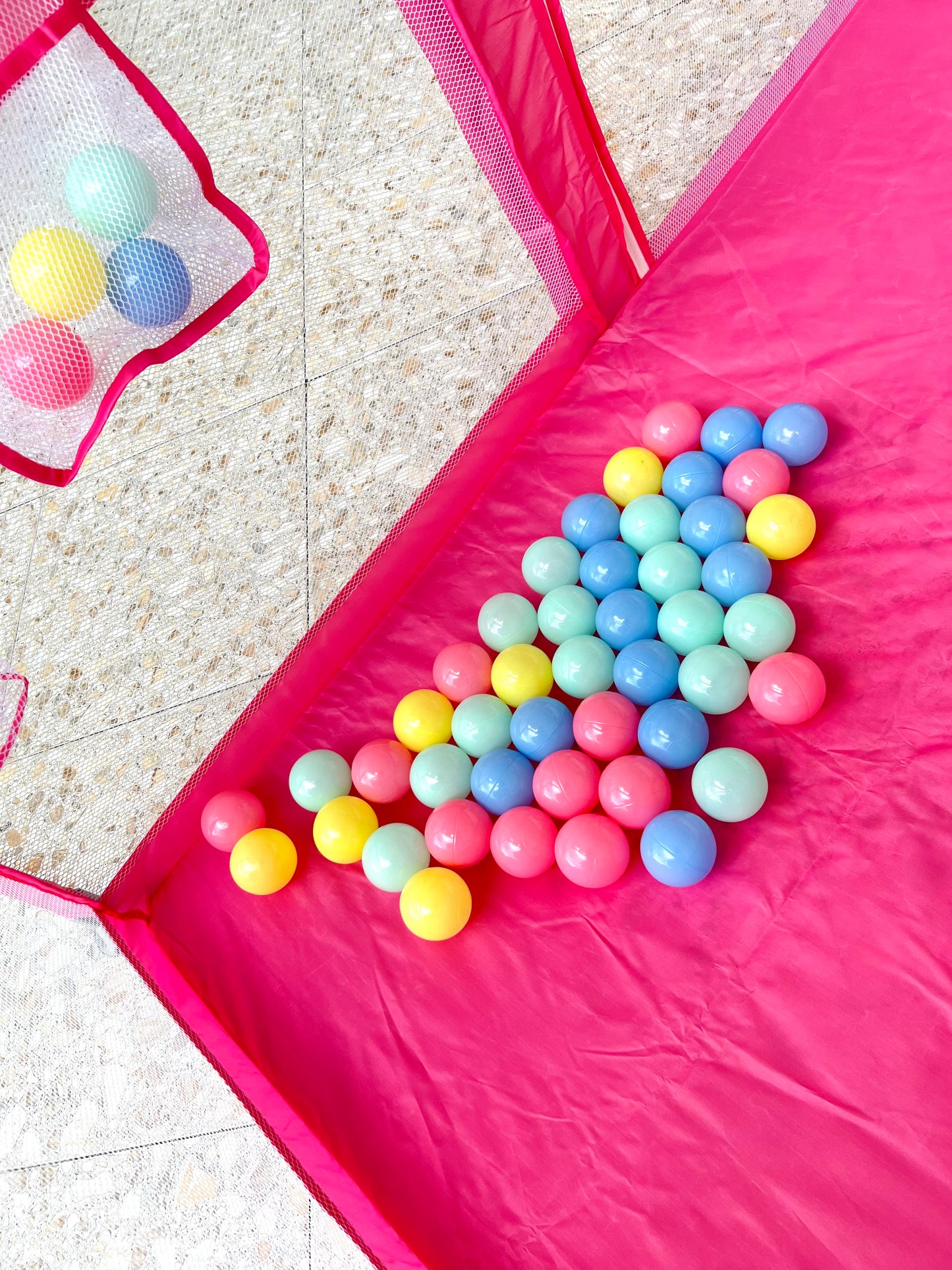 CORRAL DE JUEGOS CON PELOTAS