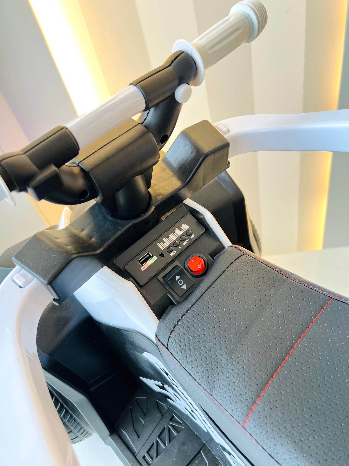 CUATRIMOTO ELÉCTRICA INFANTIL CON CONTROL REMOTO