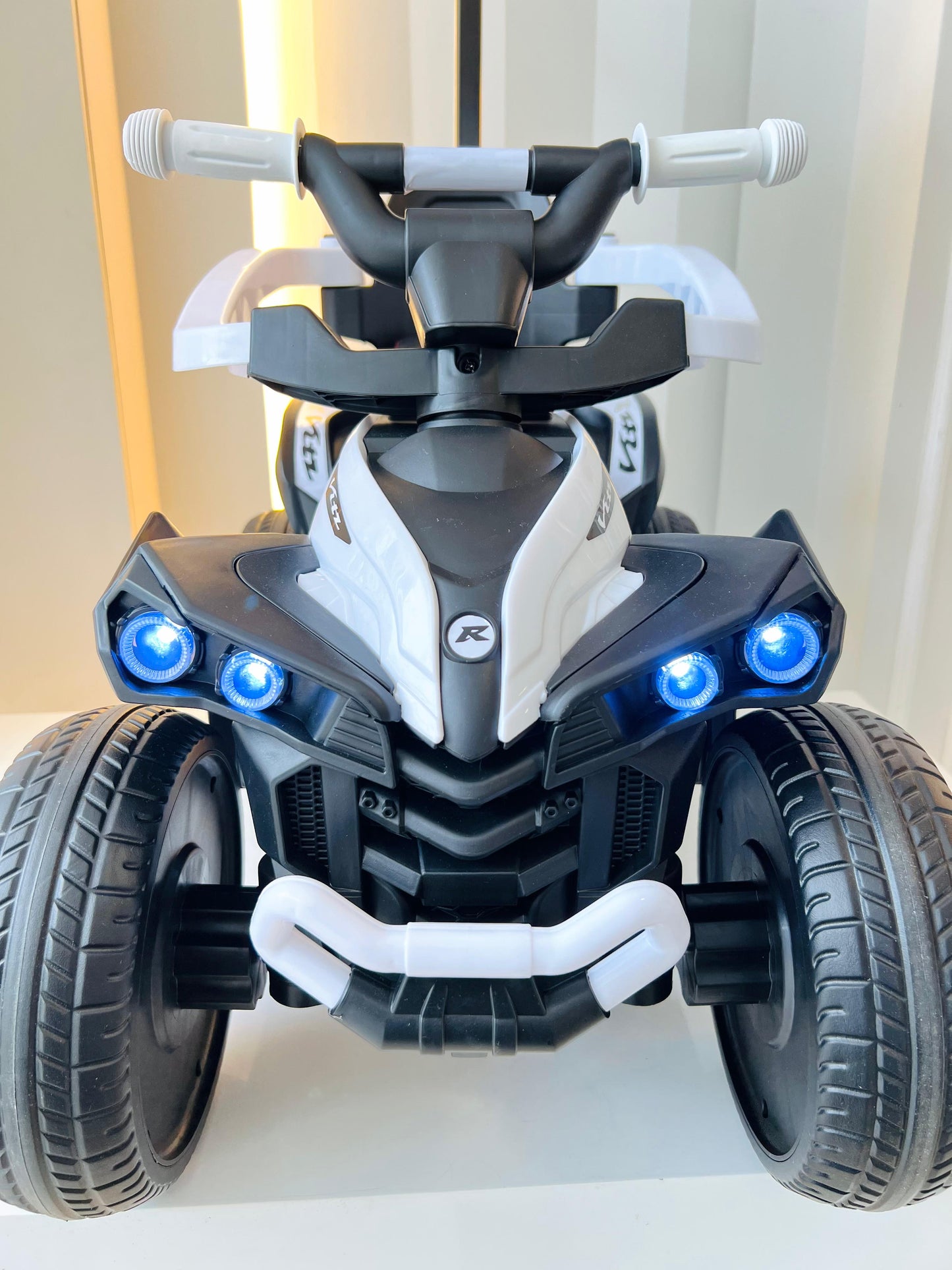 CUATRIMOTO ELÉCTRICA INFANTIL CON CONTROL REMOTO