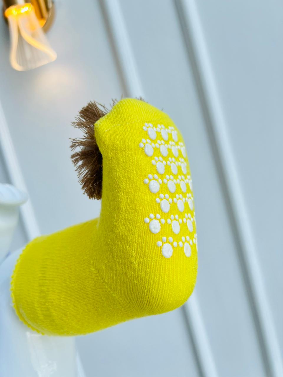 MEDIAS ANTIDESLIZANTE PARA BEBE - DISEΓO LEON - TALLA S