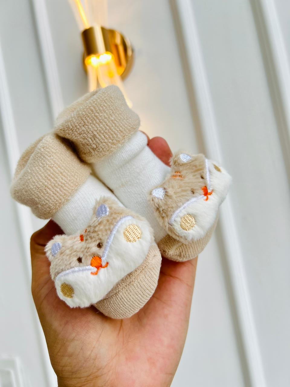MEDIAS ANTIDESLIZANTES PARA BEBE CON LAZO DECORATIVO - DISEÑO ANIMALITOS