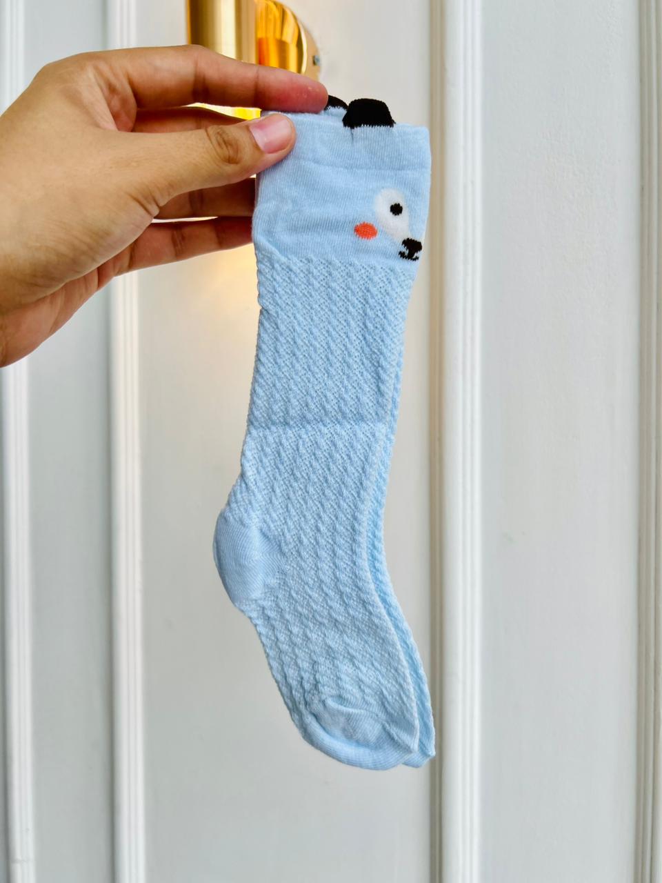 MEDIAS LARGAS PARA BEBÉ - DISEÑO DE PERRITO - COLOR CELESTE