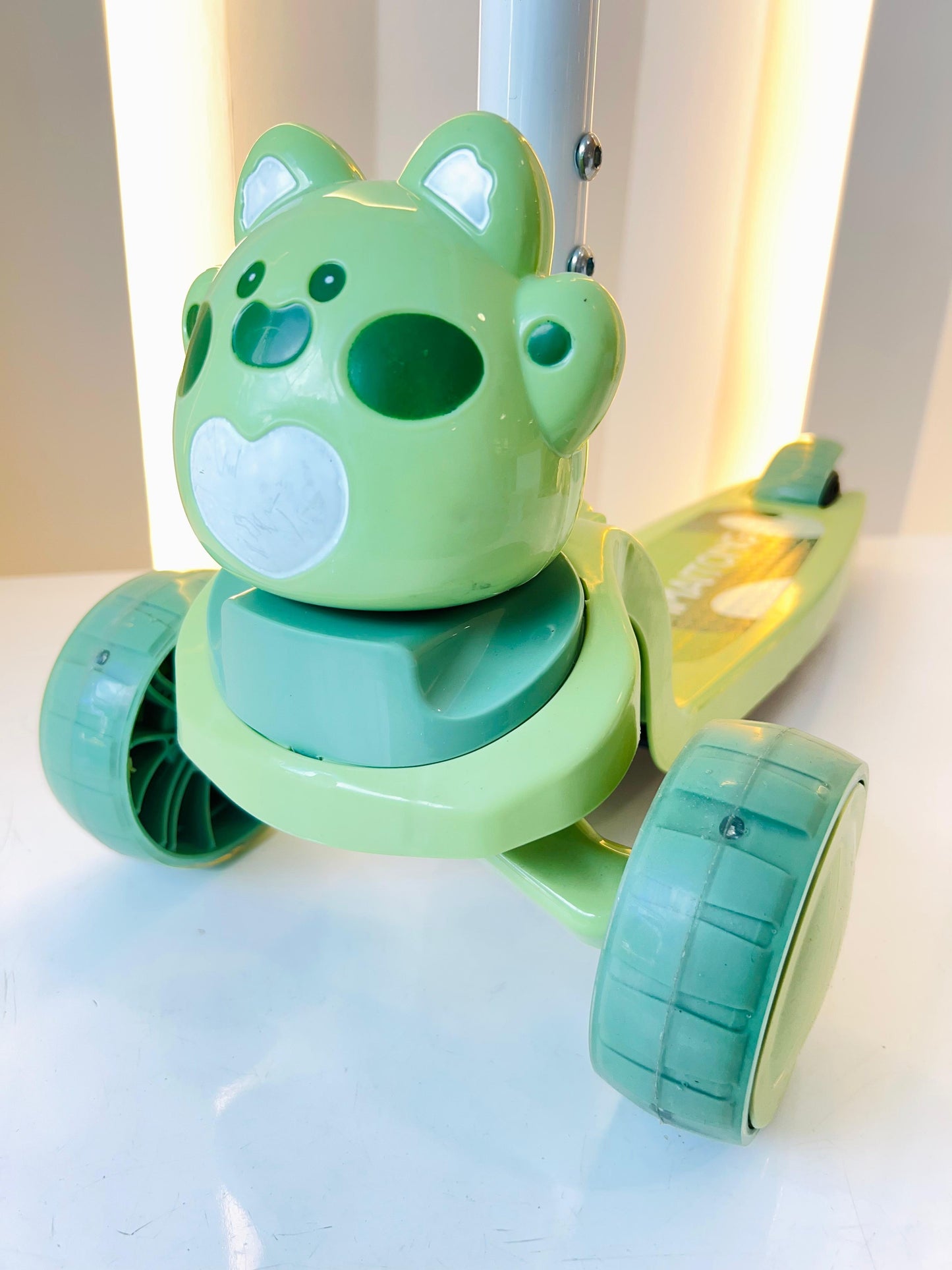 MONOPATÍN INFANTIL CON LUCES Y MÚSICA