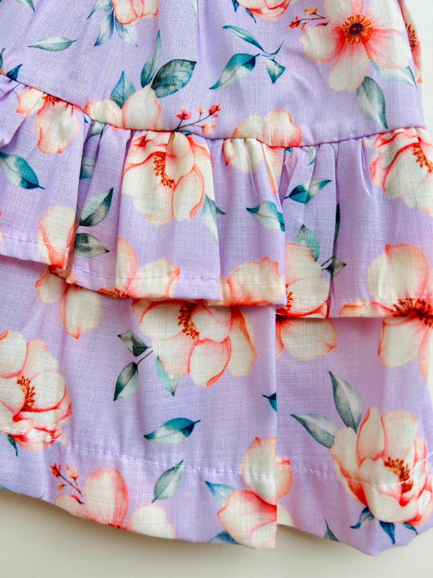 VESTIDO FLORAL CON TIRAS AJUSTABLES