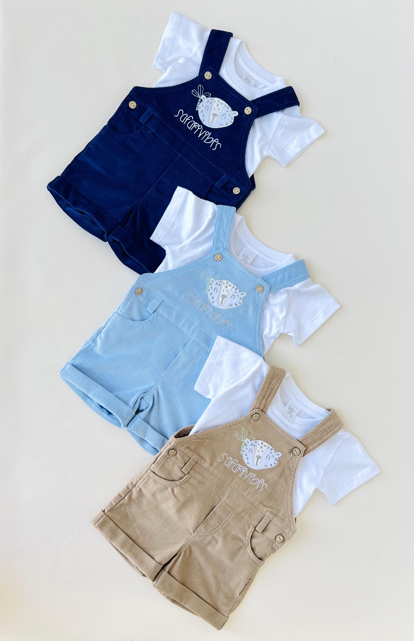 OVEROL SAFARI VIBES BEBÉ FELIZ CELESTE