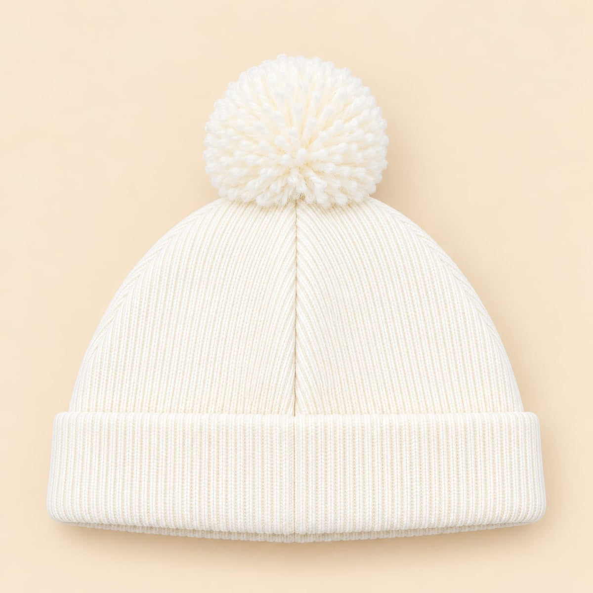 Gorro tejido para bebé marfil pastel con pompón
