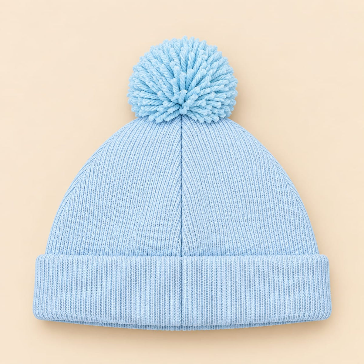 Gorro tejido para bebé azul claro con pompón