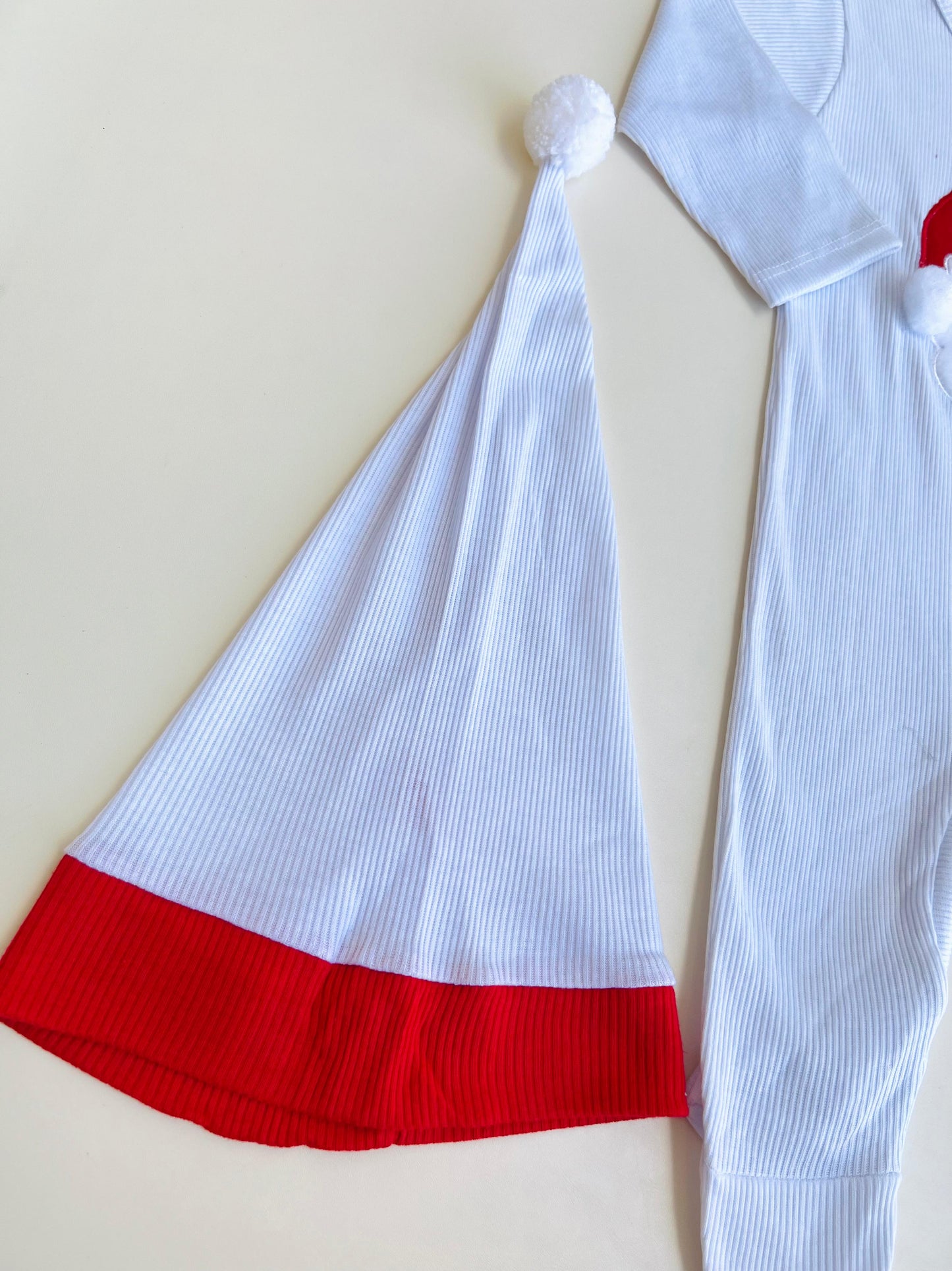 ENTERIZO NAVIDEÑO DE PAPA NOEL CON GORRO