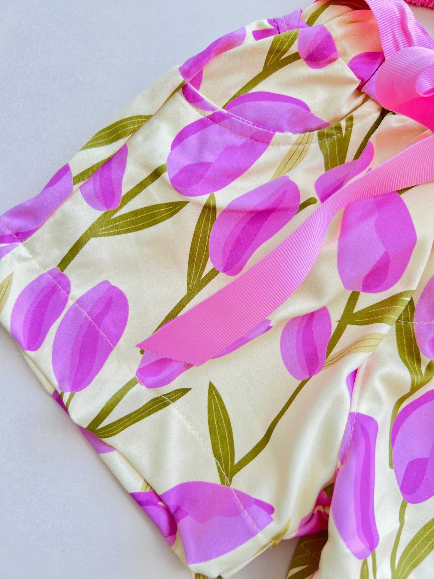 CONJUNTO CON VOLANTES TULIPANES