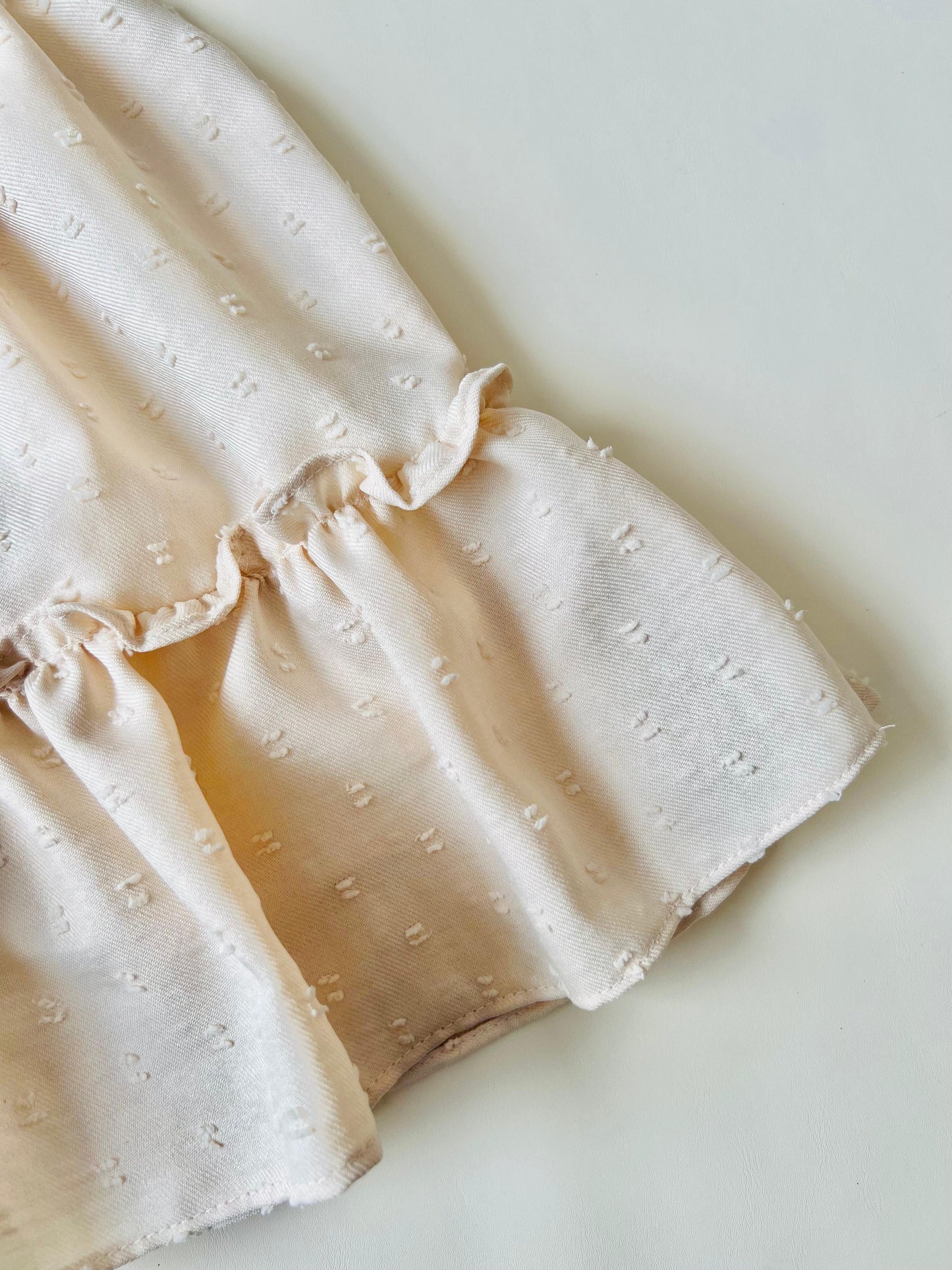 VESTIDO TEXTURIZADO CON MANGAS