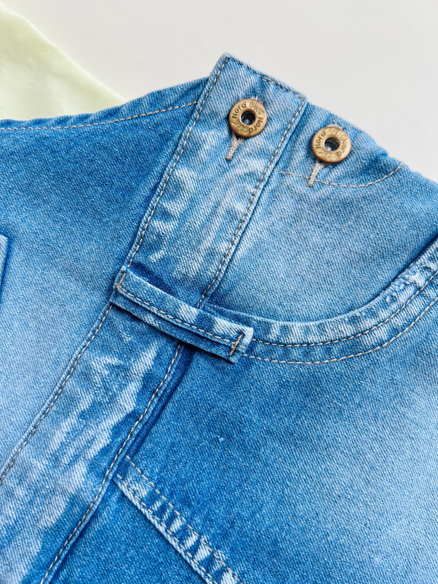 BRAGA DENIM CON CAMISETA