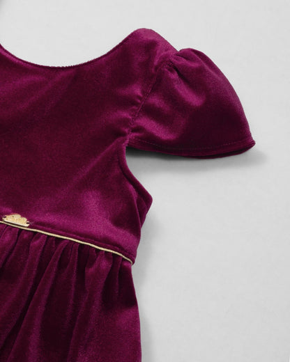 VESTIDO VELVET VINOTINTO CON DETALLES DORADOS