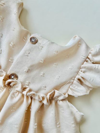 VESTIDO TEXTURIZADO CON MANGAS