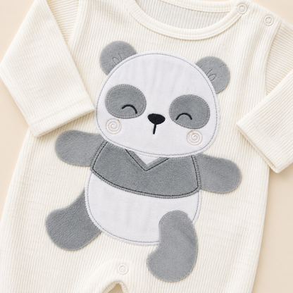 Ajuar Recién Nacido Panda 8 Piezas – Crema & Gris | Bordado Artesanal | Mara Baby