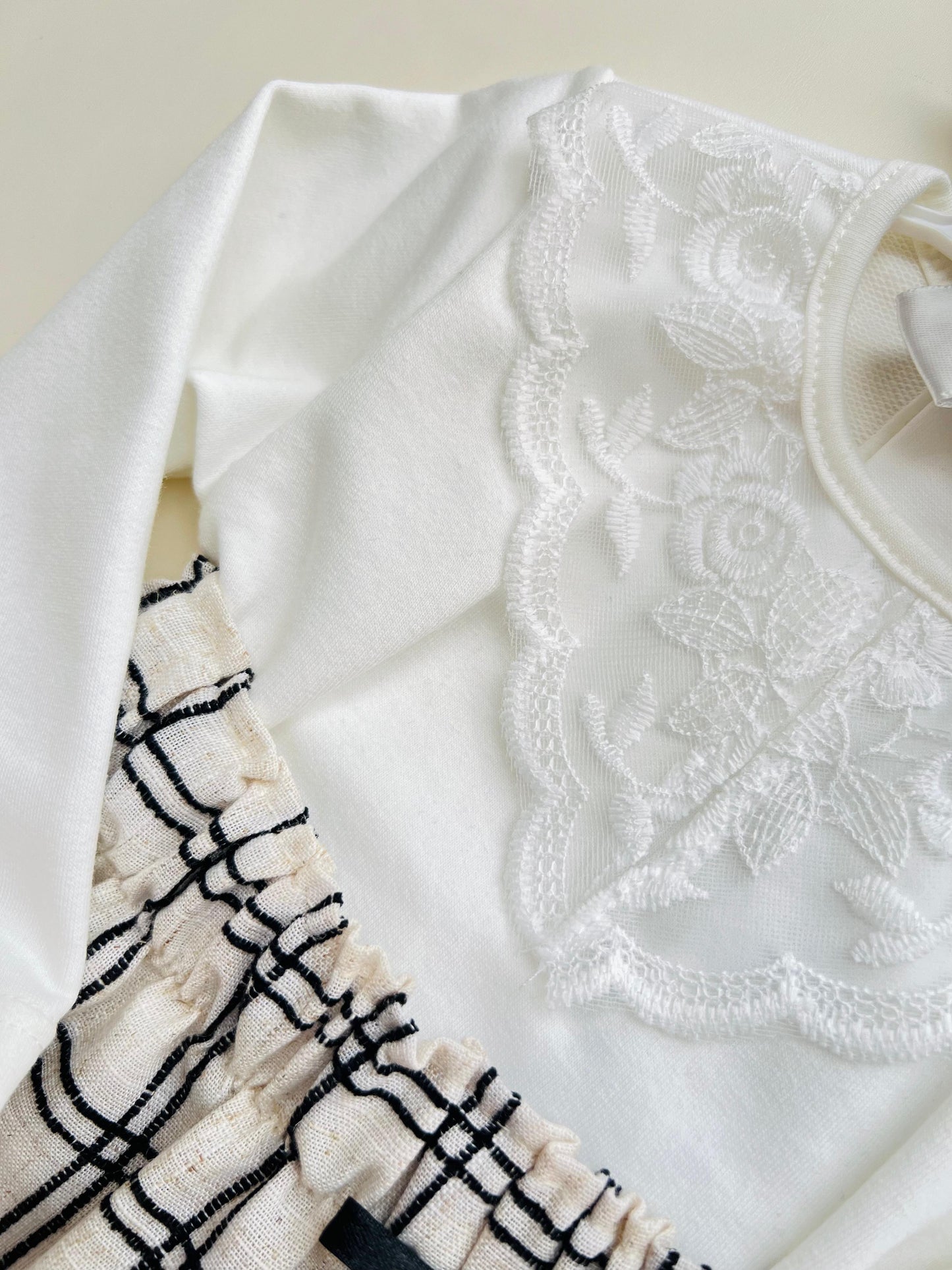 CONJUNTO FALDA A CUADROS CON MEDIAS