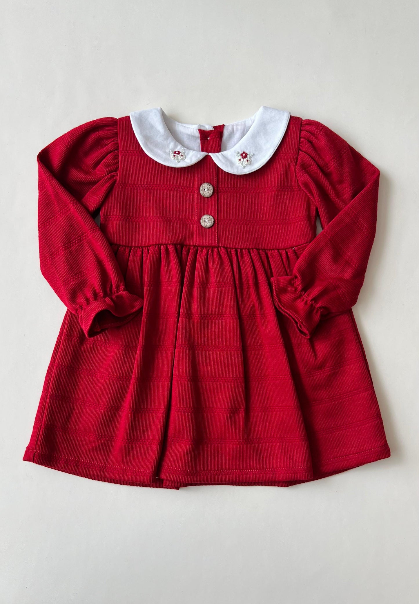 VESTIDO CLÁSICO MANGA LARGA CON CUELLO BORDADO