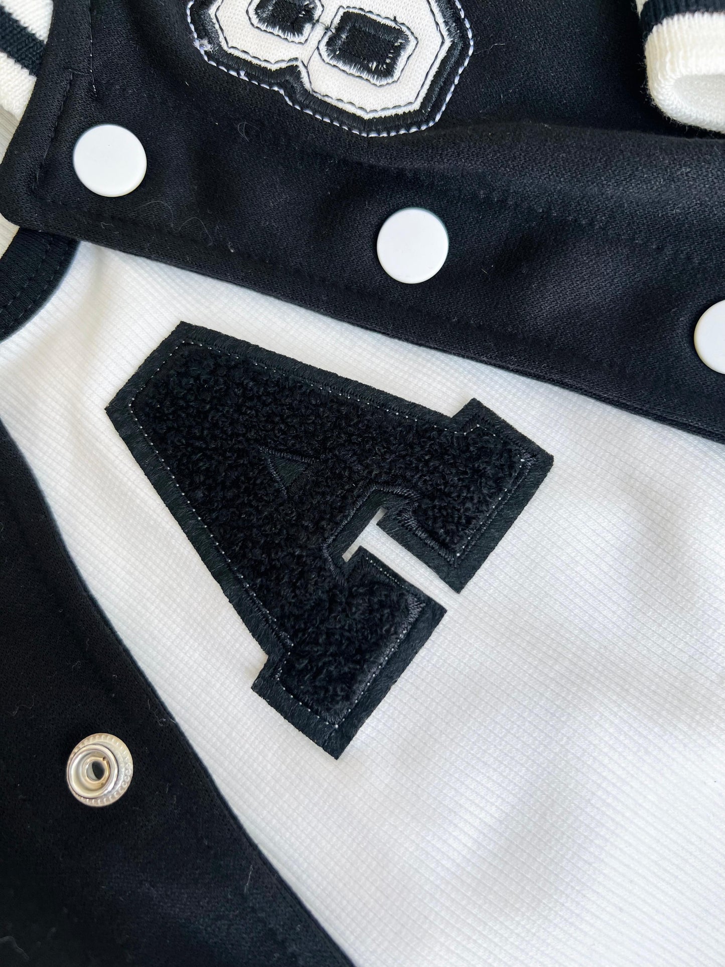 Conjunto Varsity Black & White – 3 Piezas Avalon