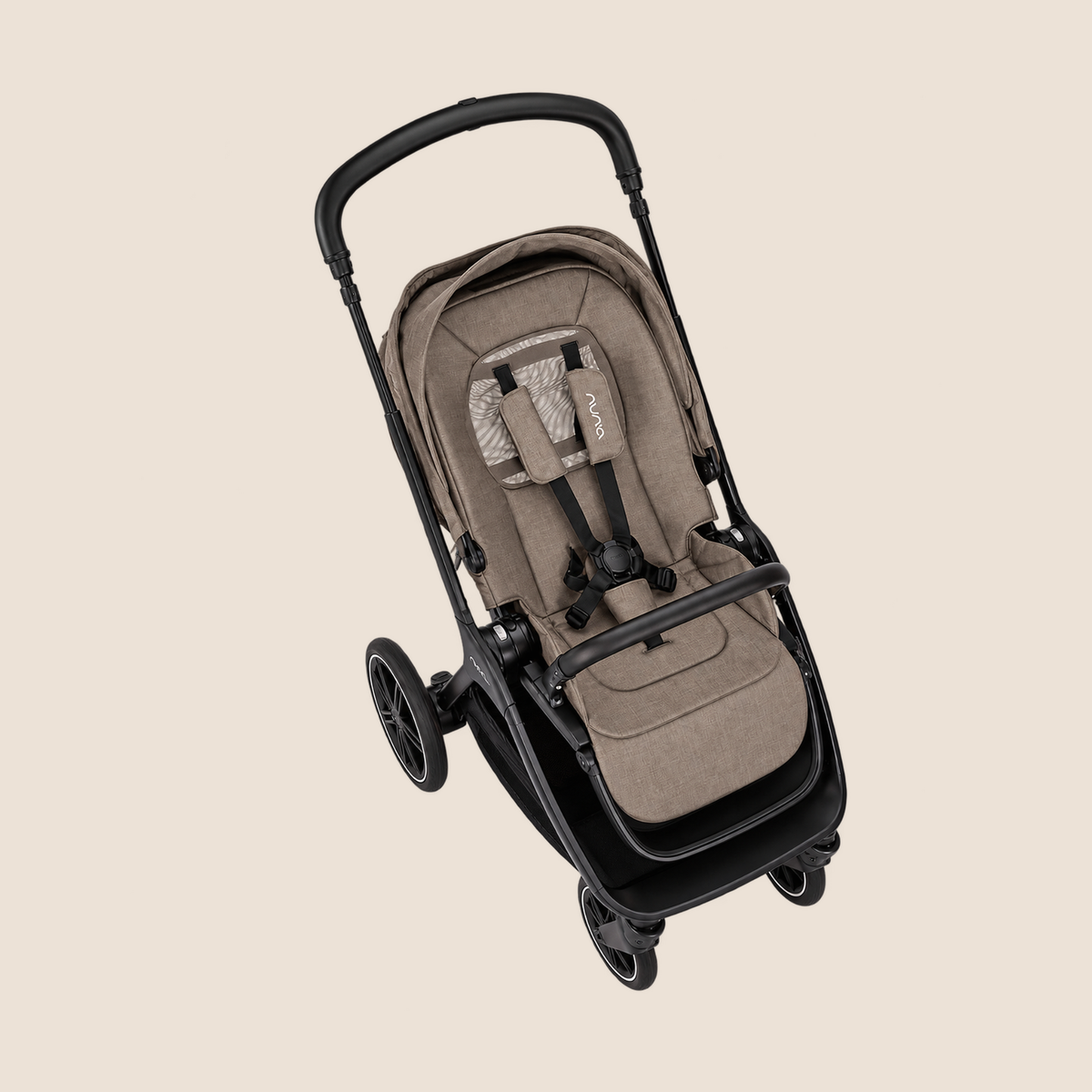 Coche Nuna TRIV LX Thunder con asiento orientado hacia quien lo conduce
