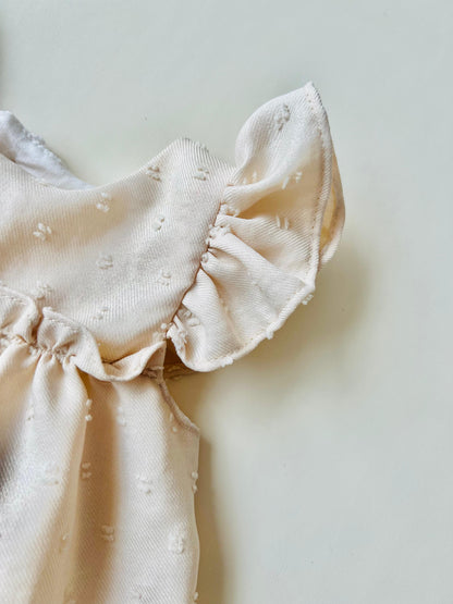 VESTIDO TEXTURIZADO CON MANGAS