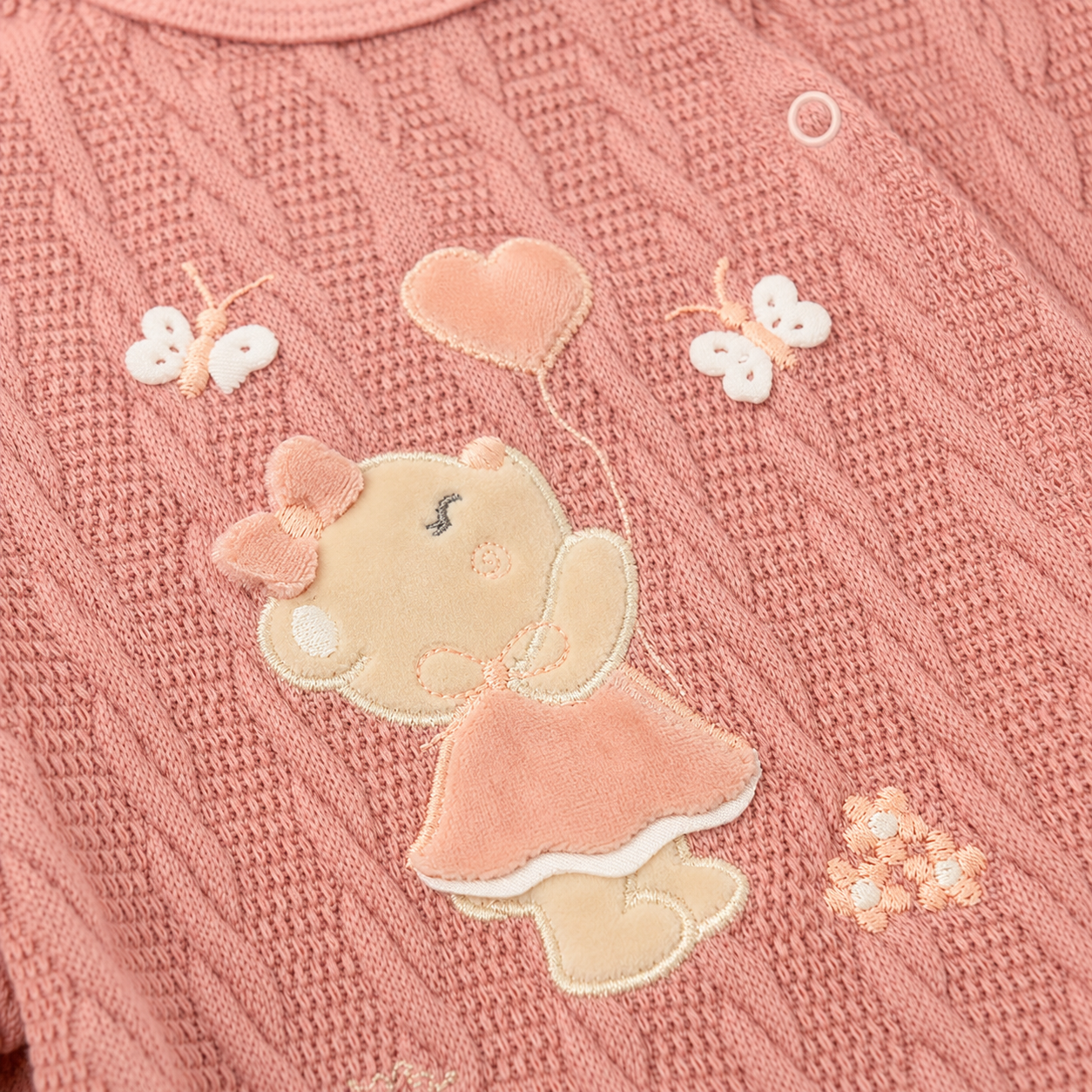 Ajuar Recién Nacida Niña 8 Piezas coral – Conjunto Tejido Cable Knit con Bordado Osita | Mara Baby