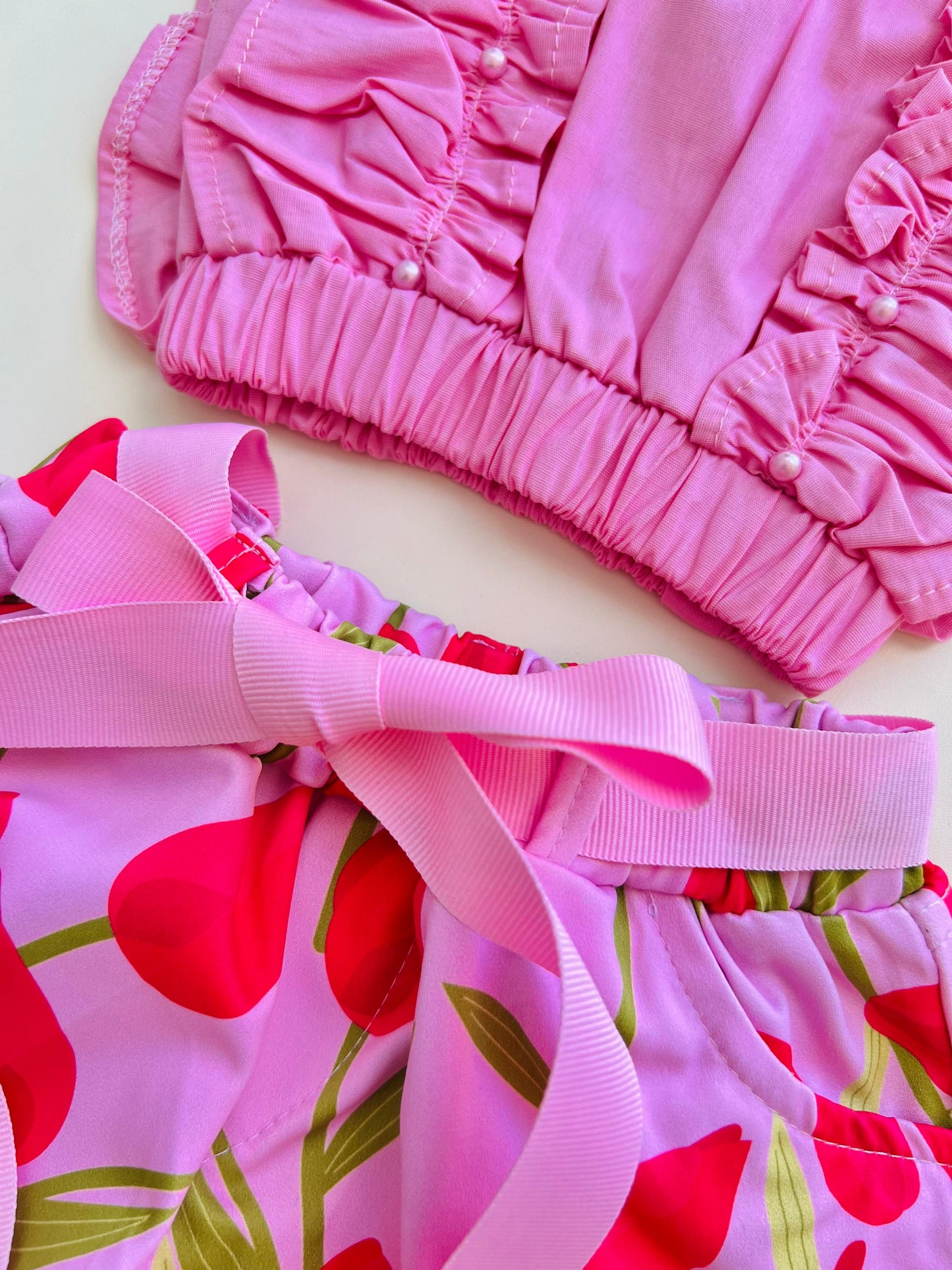 CONJUNTO CON VOLANTES TULIPANES