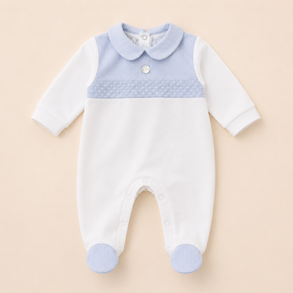 Enterizo de Gala Bebé Niño Blanco con Pechera Azul Smocking y Piecitos | Mara Baby