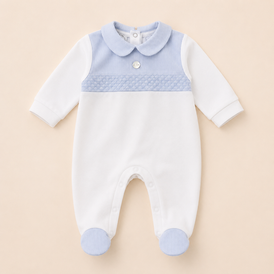 Enterizo de Gala Bebé Niño Blanco con Pechera Azul Smocking y Piecitos | Mara Baby