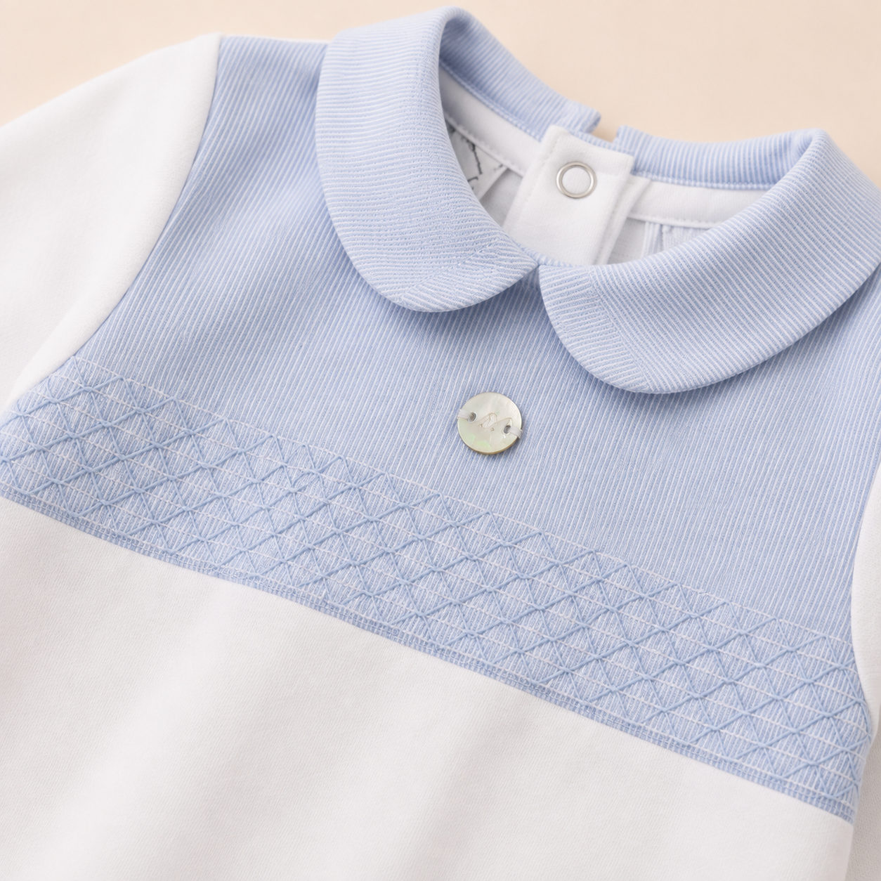 Enterizo de Gala Bebé Niño Blanco con Pechera Azul Smocking y Piecitos | Mara Baby