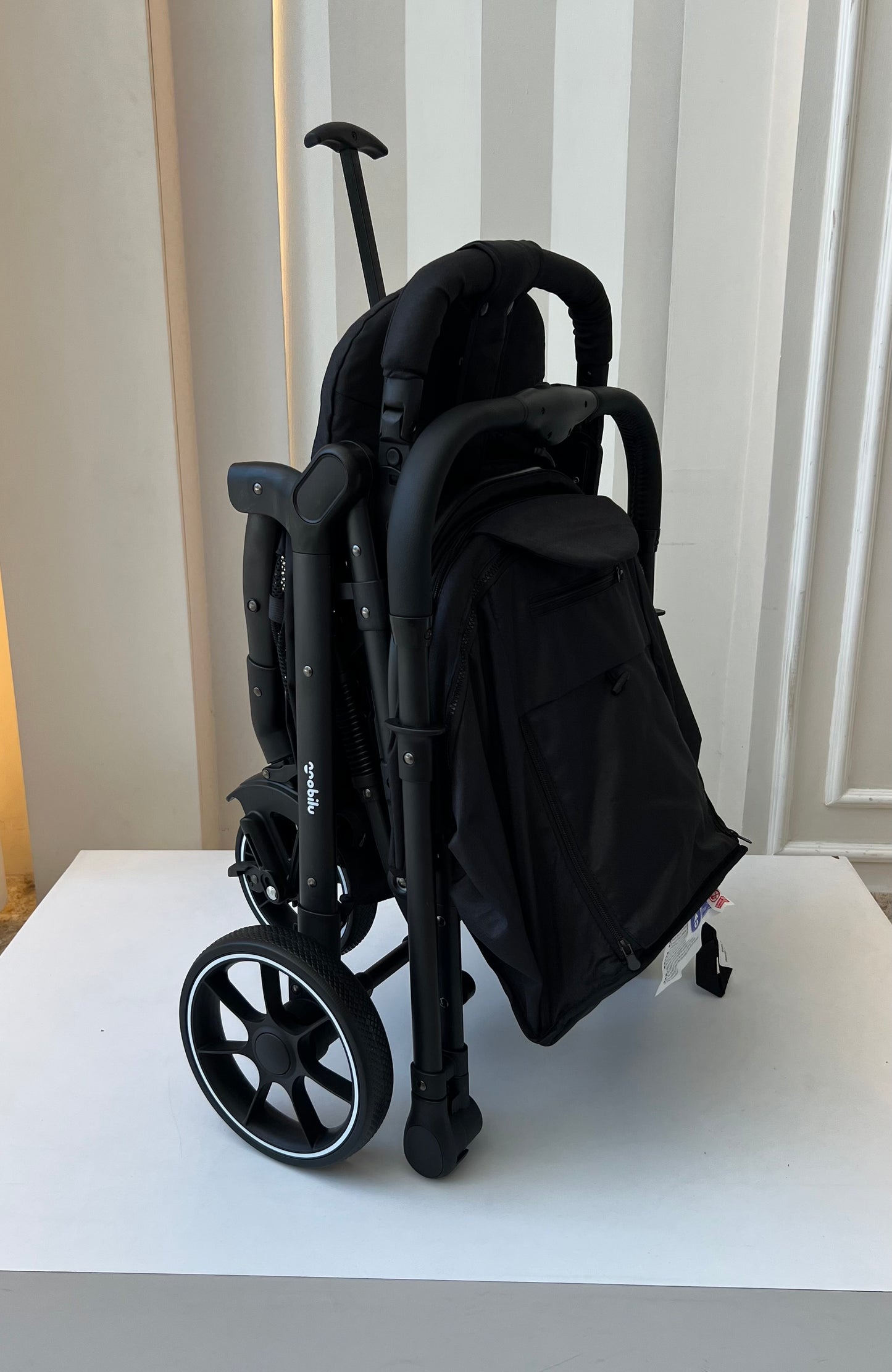 Coche Paseador Maleta Qnoblu Ref. Tokio – Color Negro