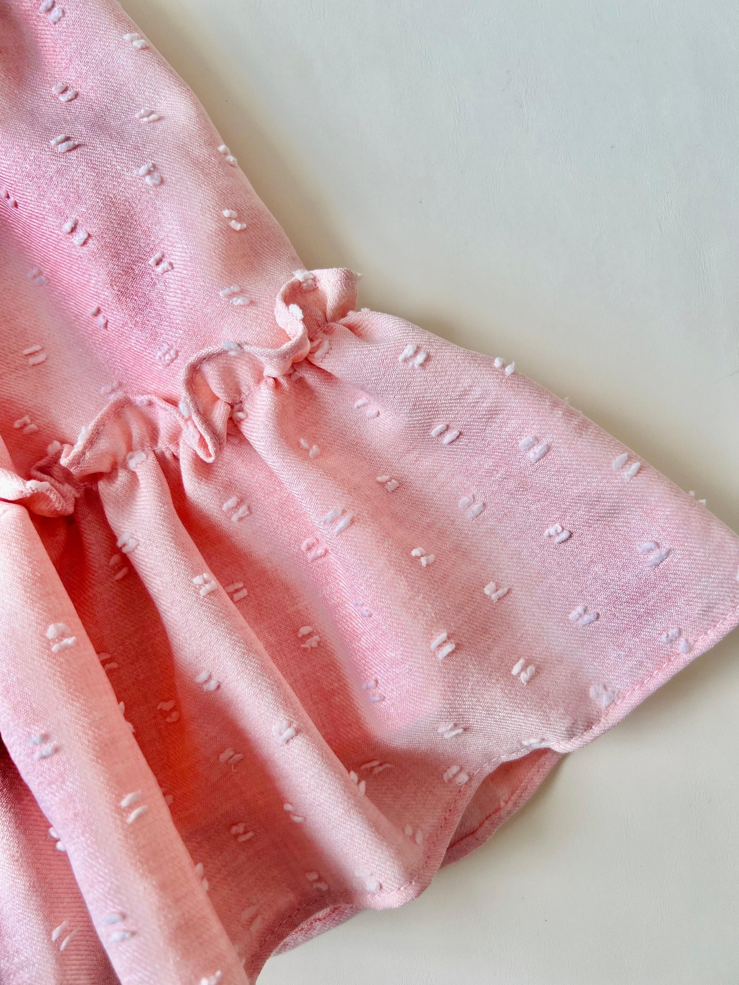 VESTIDO TEXTURIZADO CON MANGAS