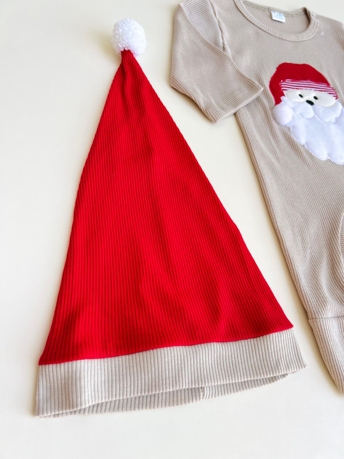 ENTERIZO NAVIDEÑO DE PAPA NOEL CON GORRO