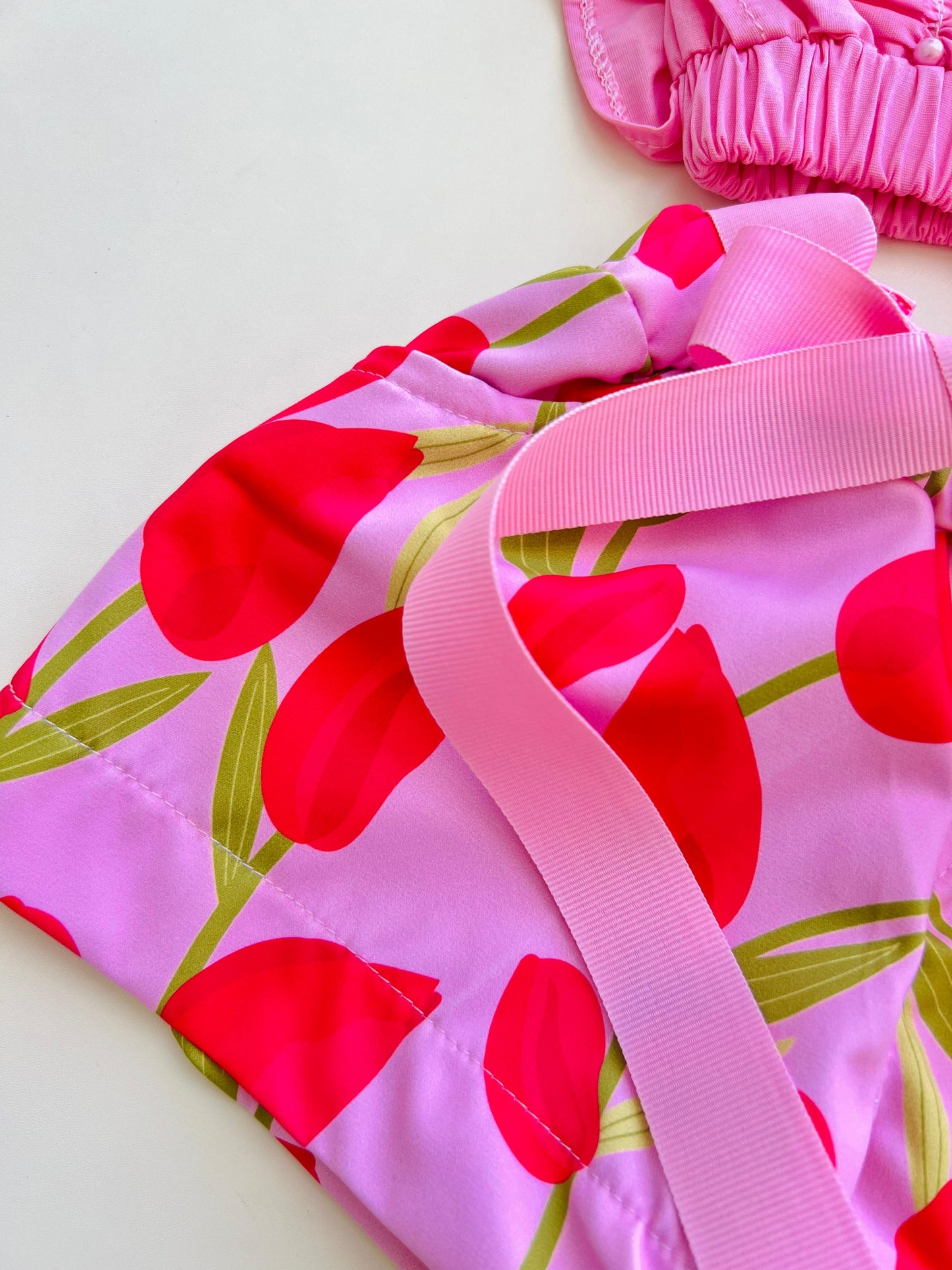 CONJUNTO CON VOLANTES TULIPANES