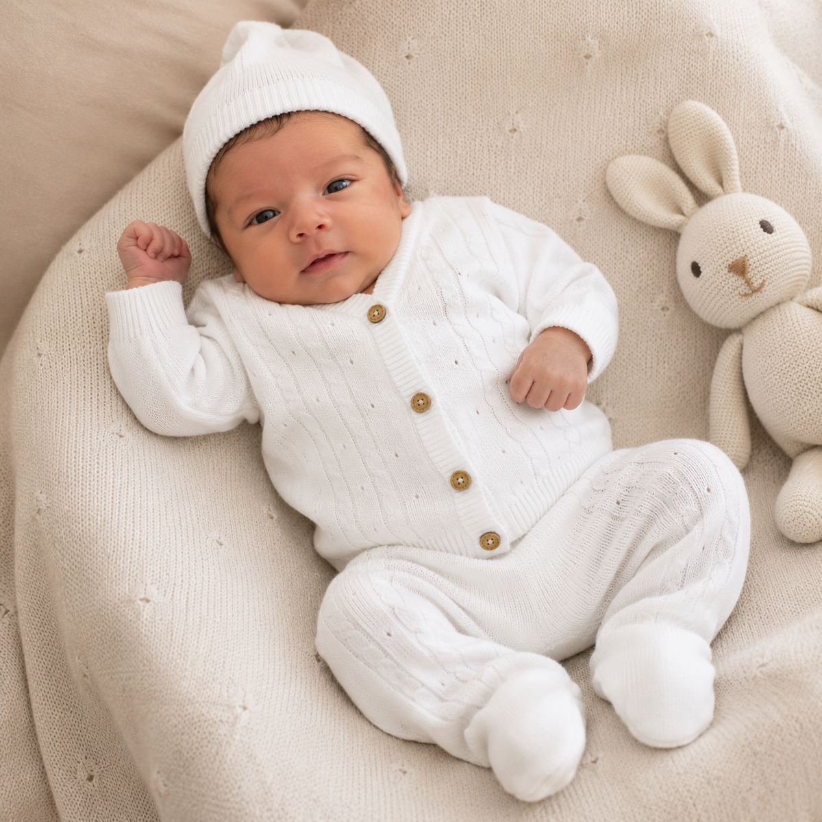 Conjunto Tejido Clásico para Bebé Blanco | Cardígan, Polaina, Body y Gorro | 4 Piezas