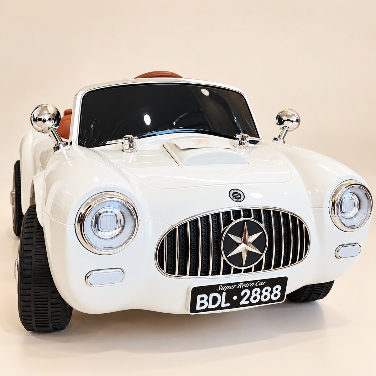 Vista frontal del coche eléctrico infantil Clásico blanco de estilo retro