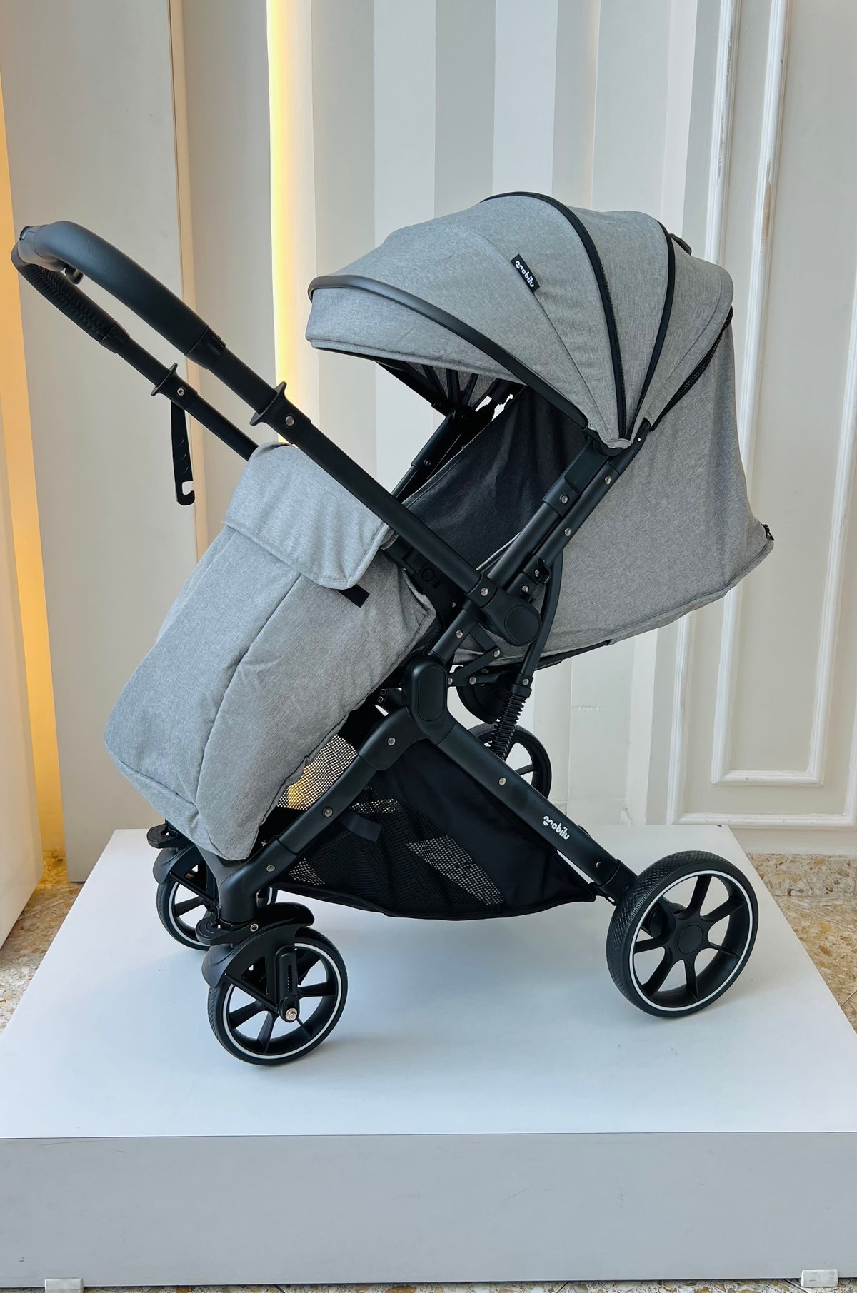 Coche Paseador Maleta Qnoblu Ref. Tokio – Color Gris