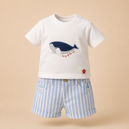⚪️ Conjunto King of the Sea Bebé – Camiseta Blanca Ballena y Short a Rayas Azul