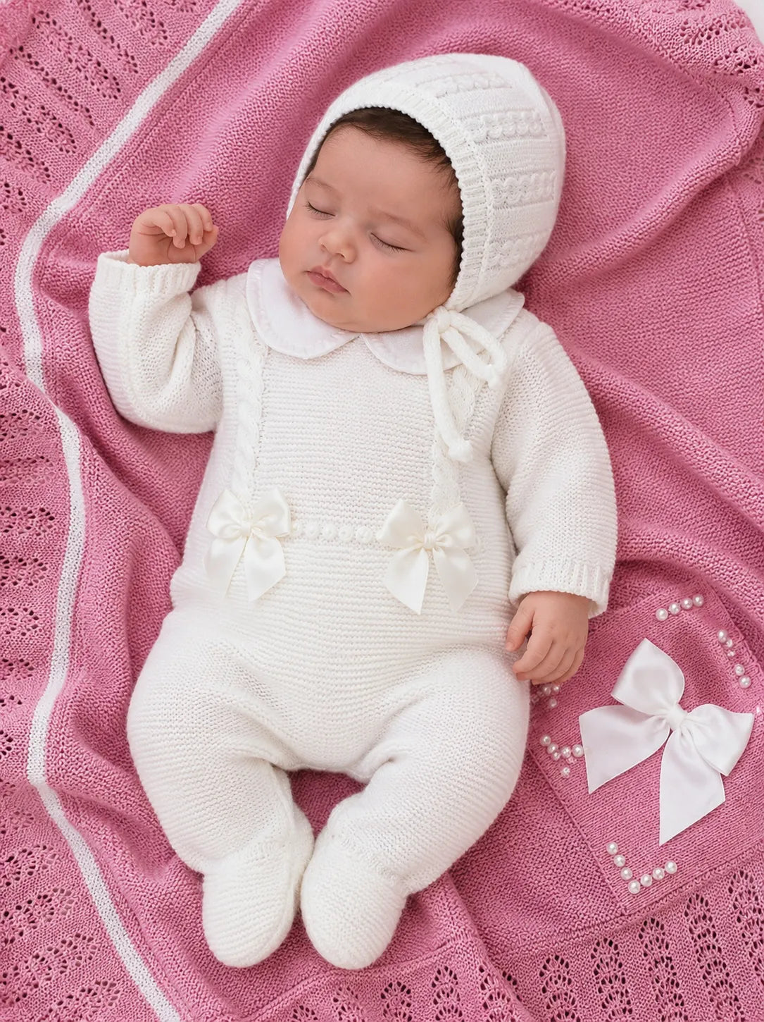 SET PRIMERA PUESTA TEJIDO ARTESANAL - EDICION ROSA & MARFIL CON DETALLES DE ALTA COSTURA