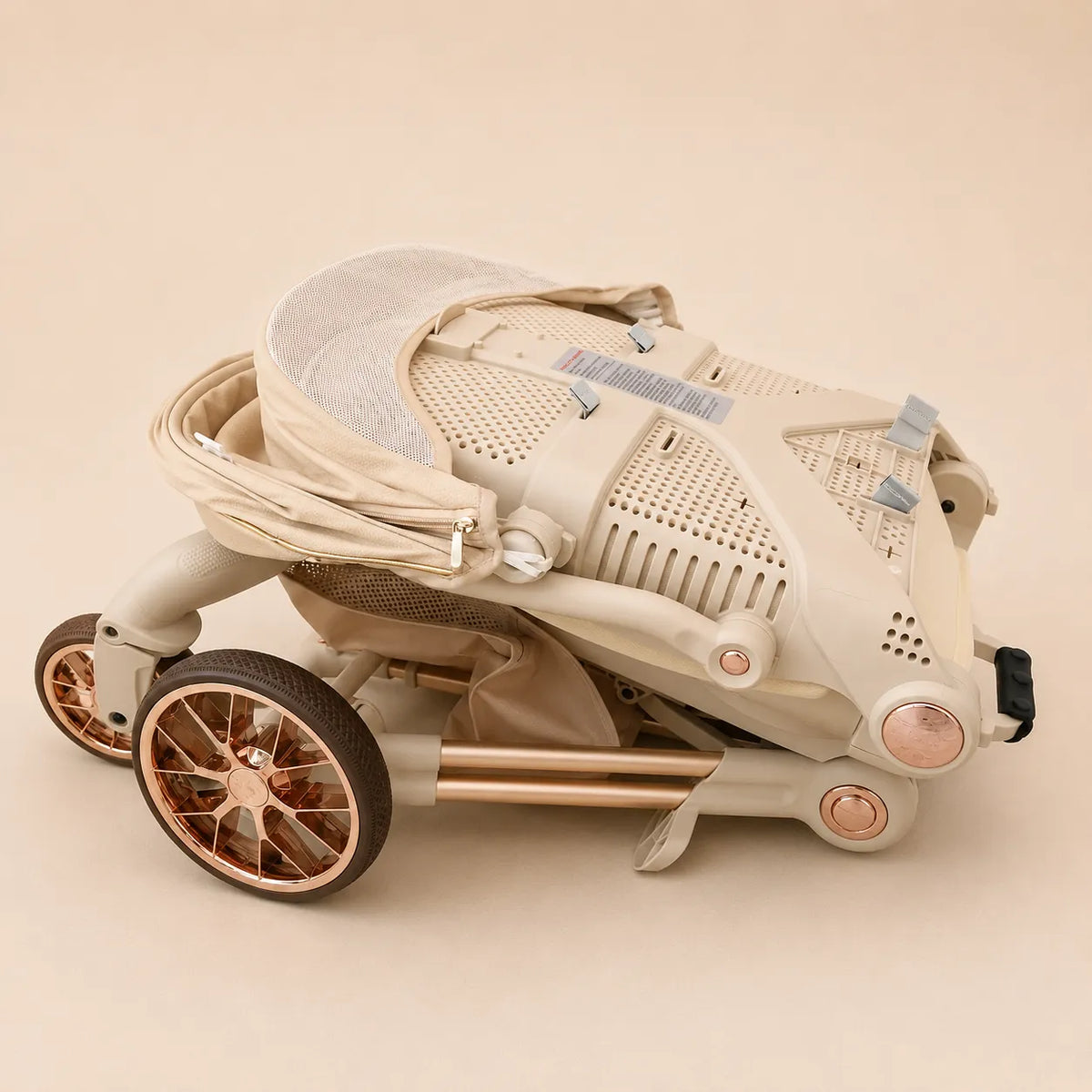 Triciclo de Lujo Castillitos Beige con Detalles Dorados