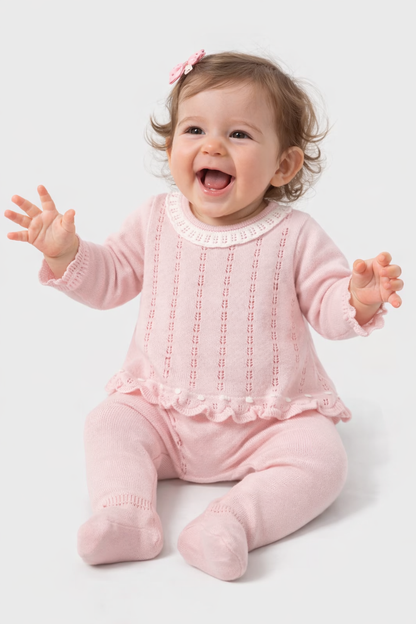 CONJUNTO POLAINA Y JERSEY CON GORRO EN TRICOT PARA RECIEN NACIDA