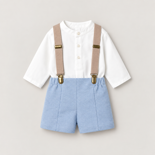 Conjunto Mayoral de camisa blanca, pantalón corto azul claro y tirantes beige para recién nacido