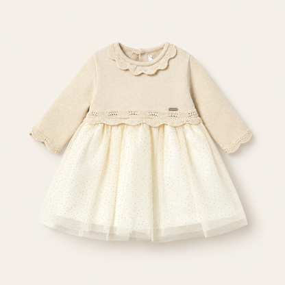 Vestido Mayoral beige para recién nacida con cuerpo tejido y falda de tul