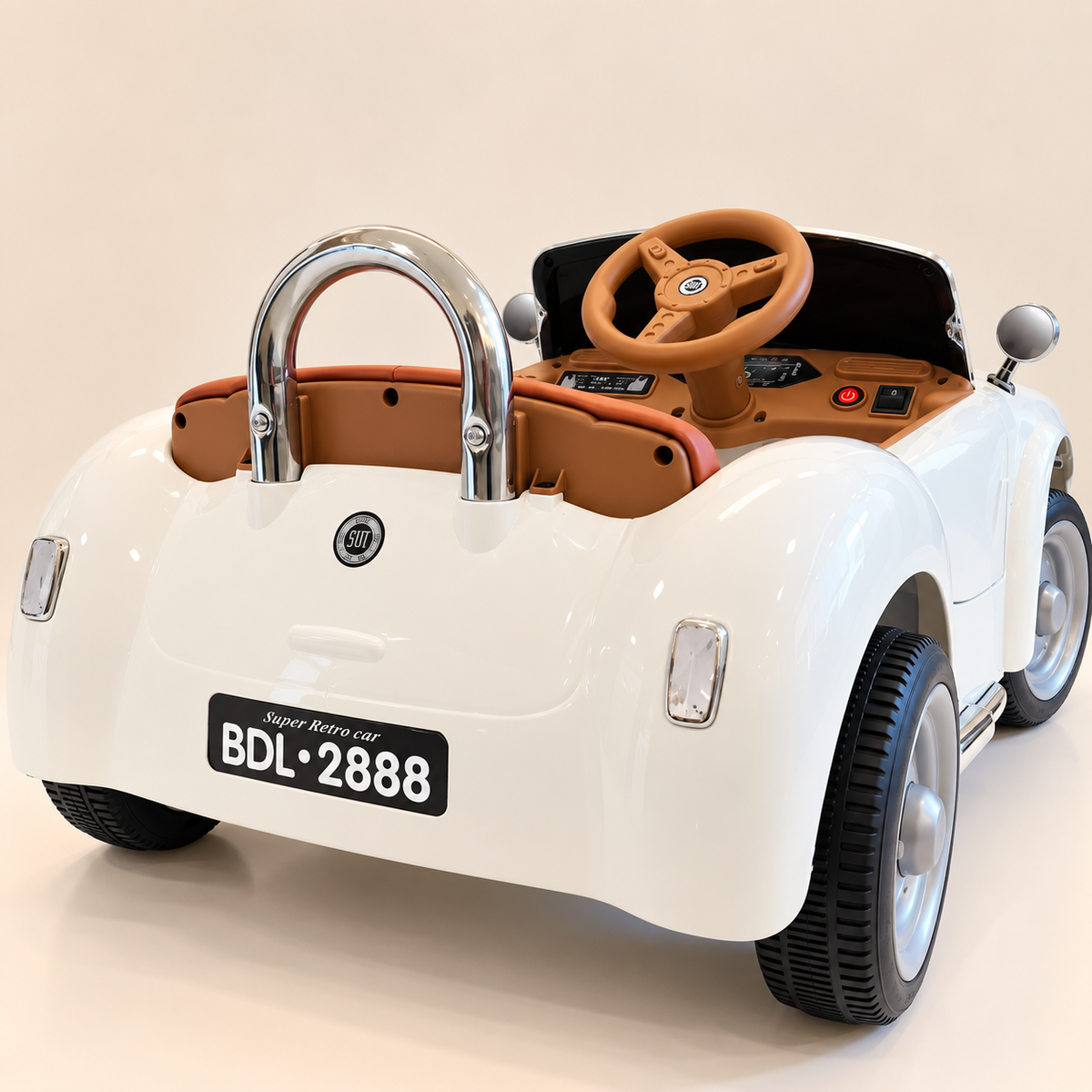 Vista trasera del coche eléctrico infantil Clásico blanco
